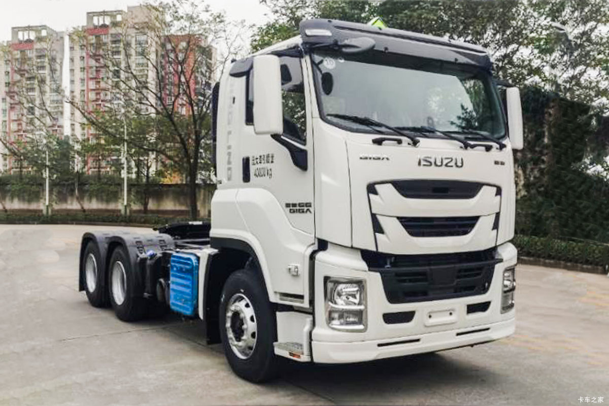 Qingling Isuzu GIGA 460HP 6×4 Dangerous Goods Tractor (Flat Roof, China VI)